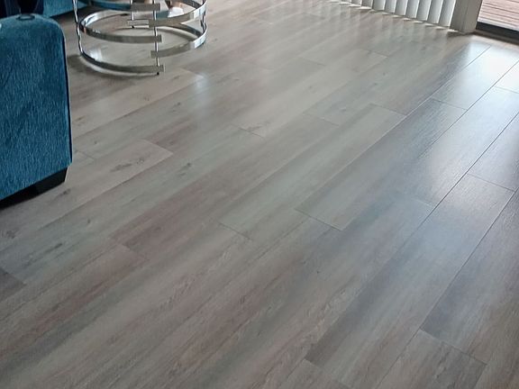 3rd image of 15718 Lake Dr #2B