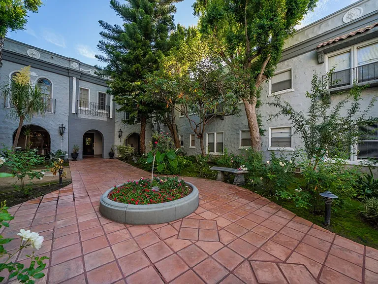 Chateau El Cerrito Apartments — Photo 2