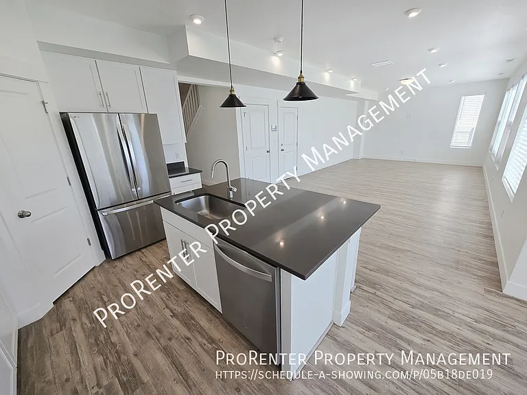 3111 S Edgewater Cv — Photo 8