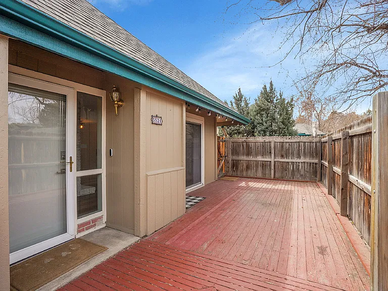 5924 S Willow Way — Photo 3
