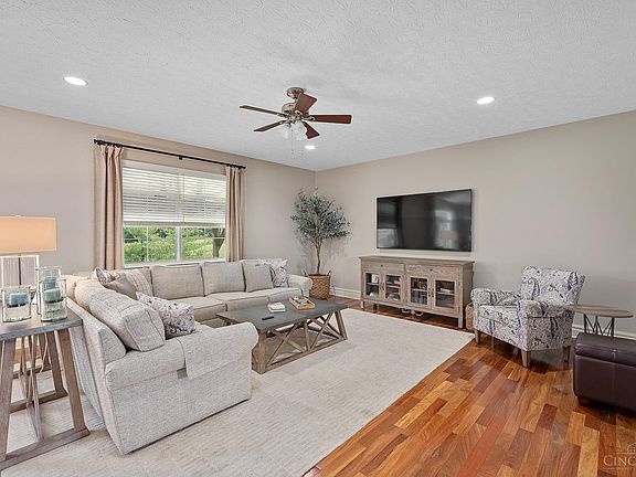5th image of 5375 Autumn Oak Dr