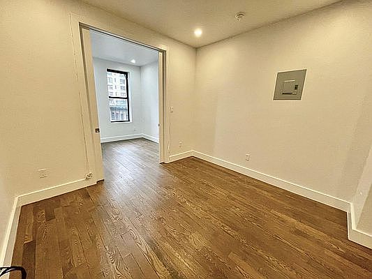 5th image of 442 10th Ave APT 4RR