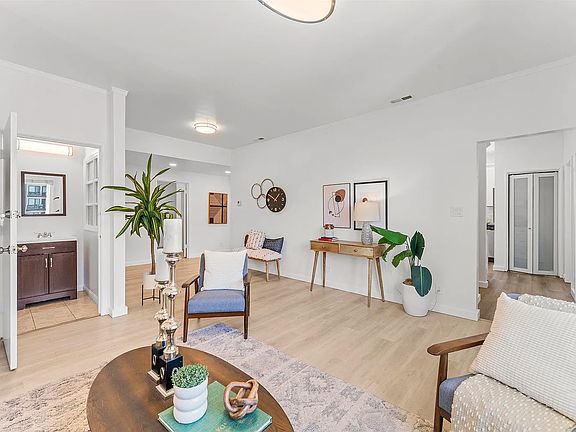 2nd image of 2832 Summit St APT 1
