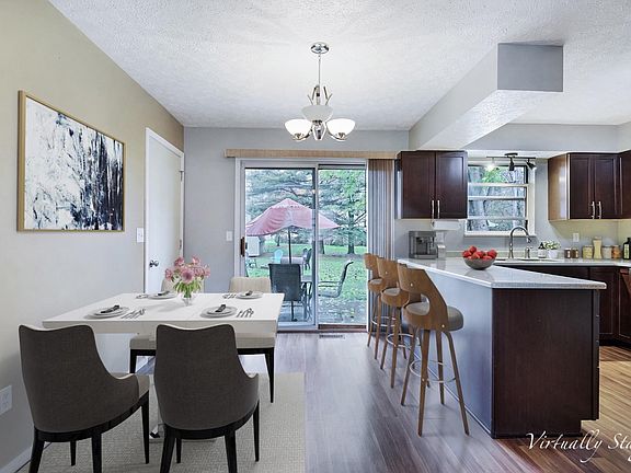 5th image of 611 Huron Dr