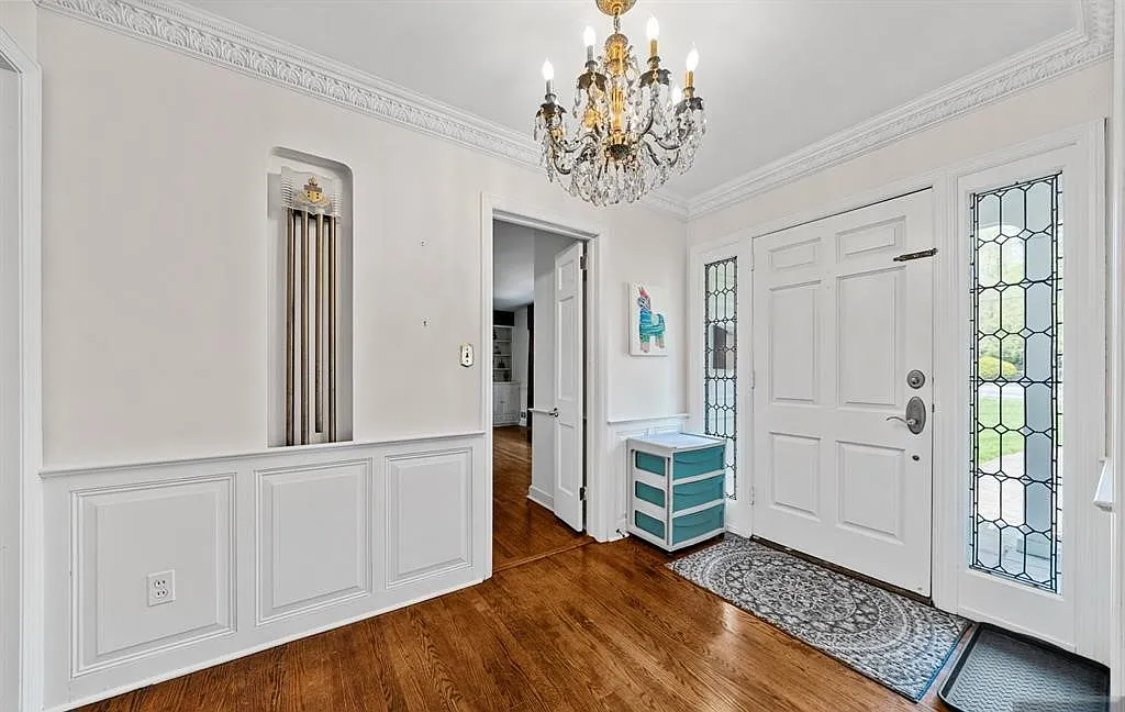 5 bed, 4.5 bath, 4636 sqft, $7,800 — Photo 3