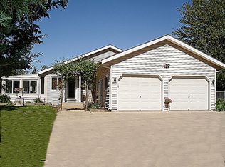 3977 Nagawicka Rd, Hartland, WI 53029