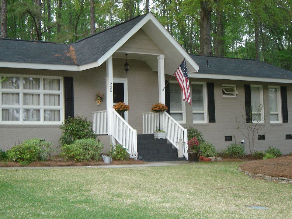 225 White Falls Dr
