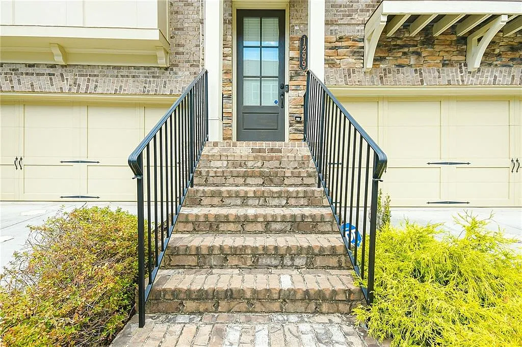 3 bed, 3.5 bath, 2377 sqft, $4,000 — Photo 3