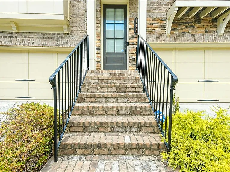 1299 Linden Ct NE — Photo 3