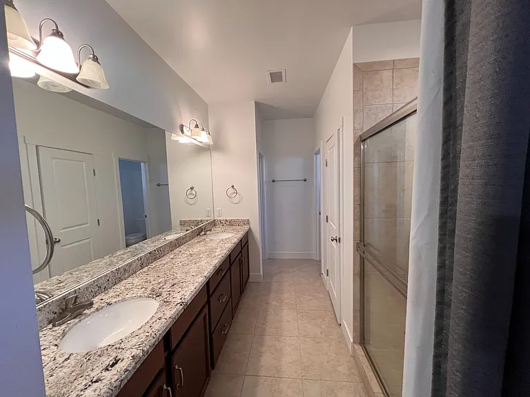 2424 S Luginbuhl St — Photo 15