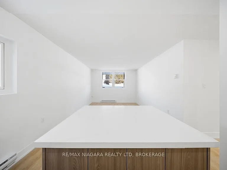 25 Downes Ave — Photo 2