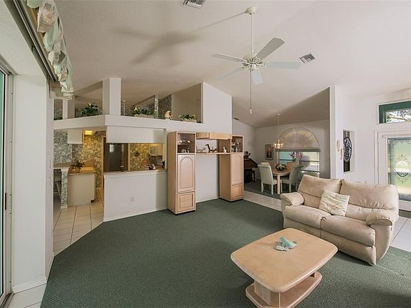 3rd image of 136 Broadmoor Ln