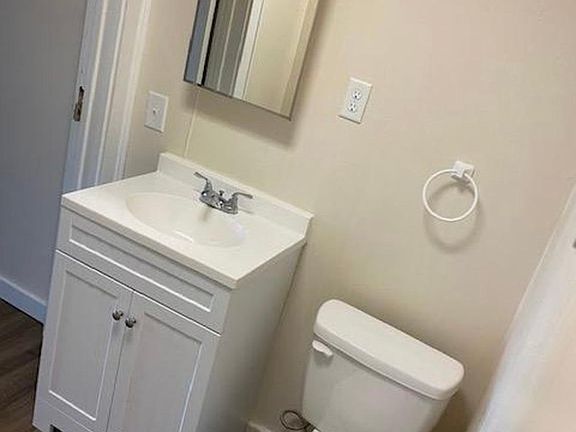 5th image of 118 N Riverview Dr #1