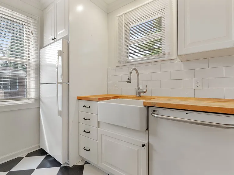 654 S Bryant St — Photo 32