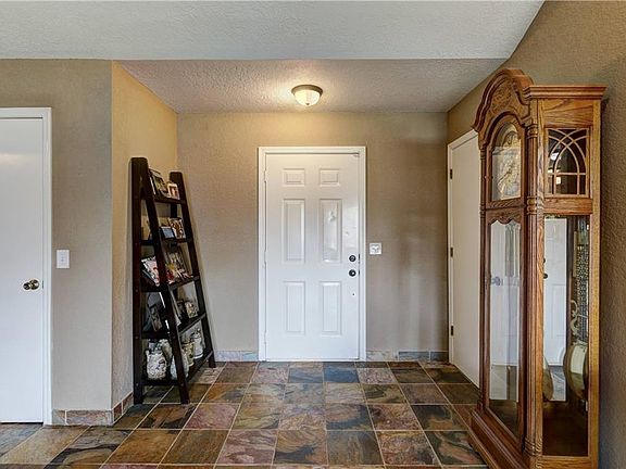 3rd image of 1920 Dena Dr