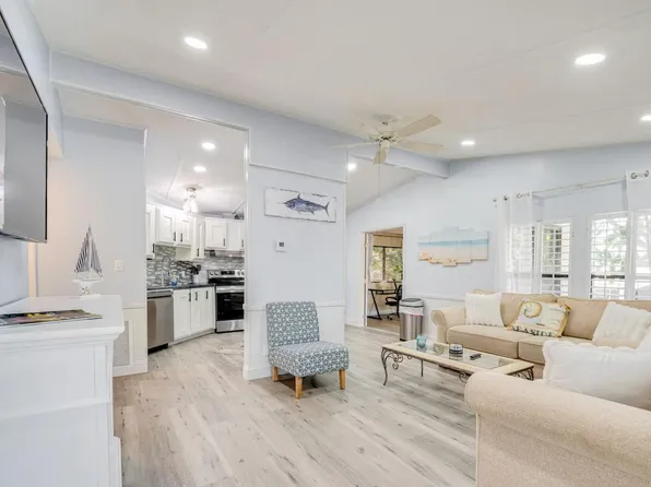 1224 Dustin Dr #Id1385749p, Lady Lake, FL 32159