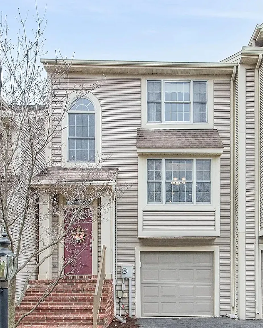 3 bed, 2000 sqft, $2,395 — Photo 1