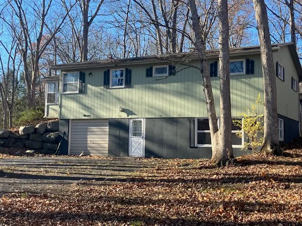 1157 Fairway Dr, East Stroudsburg, PA 18301