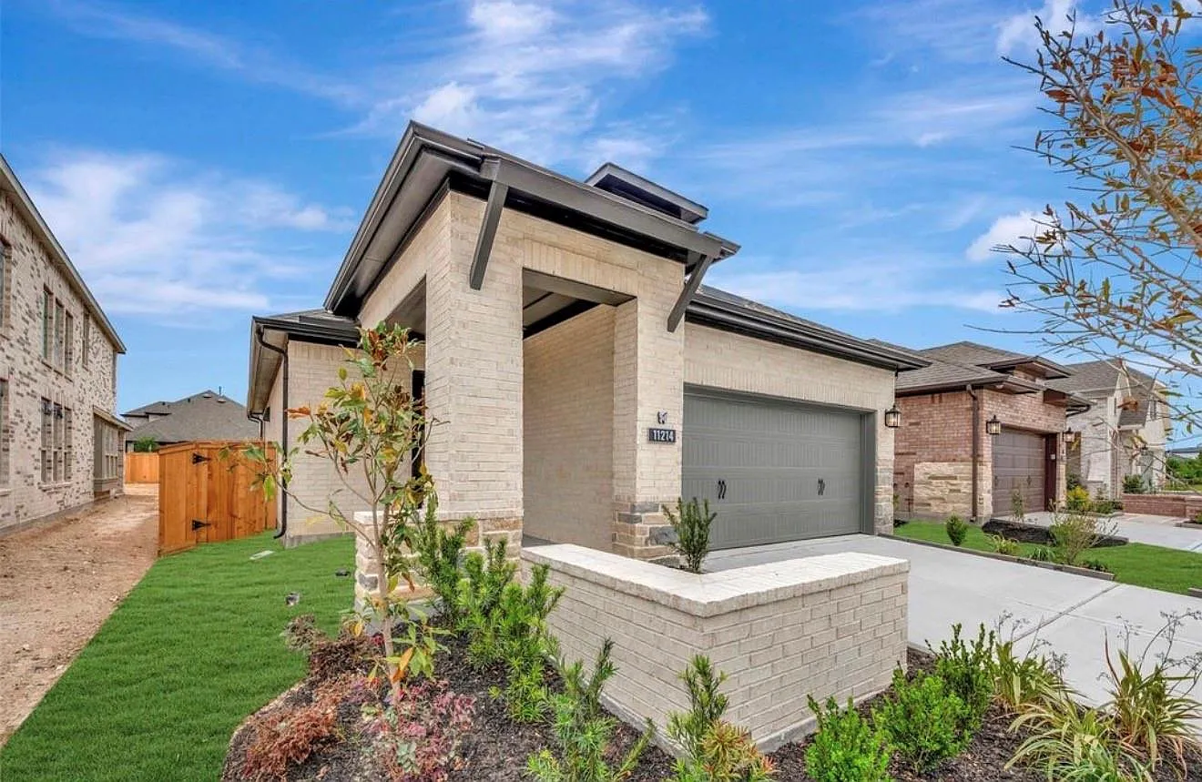 3 bed, 2.0 bath, $2,750 — Photo 2