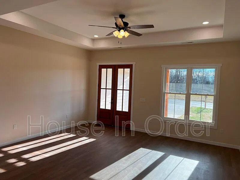 3 bed, 2.5 bath, 1521 sqft, $2,850 — Photo 3