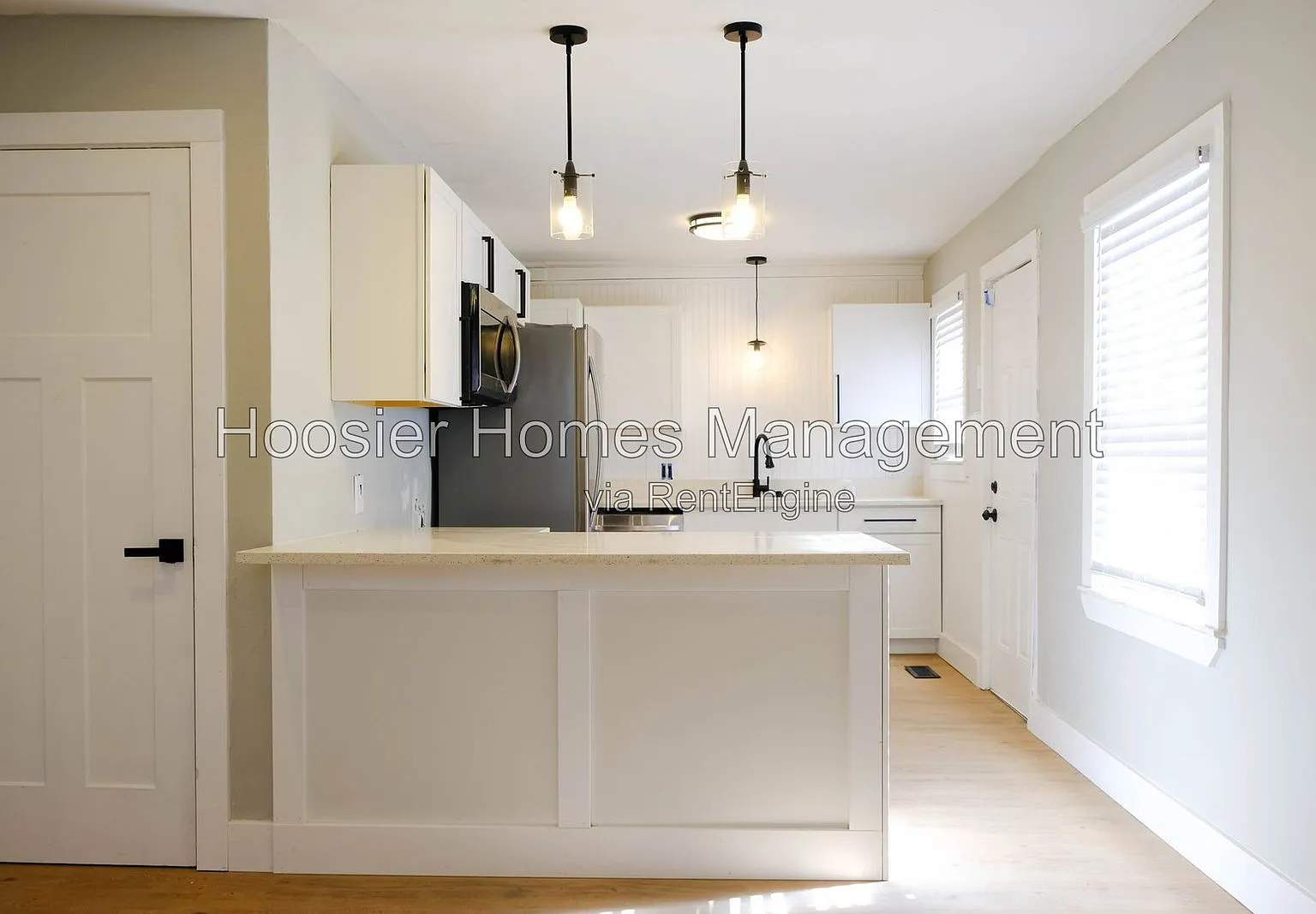 2 bed, 1.0 bath, 1050 sqft, $1,200 — Photo 2