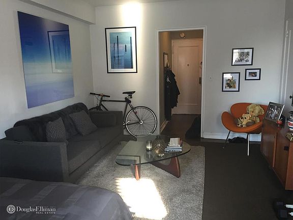 4th image of 405 W 23rd St APT 15C