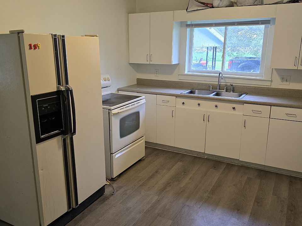 2nd image of 5613 Campbell St