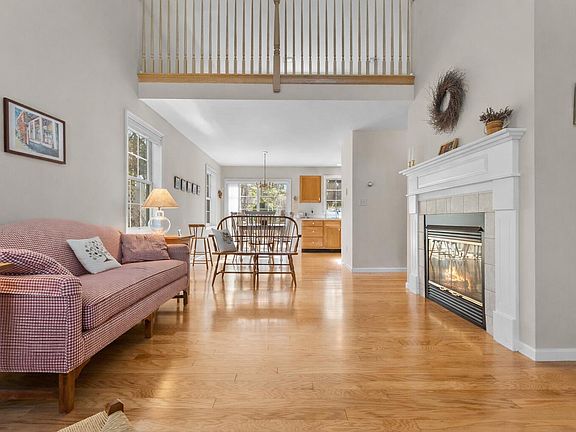 4th image of 24 Spring Pond Circle