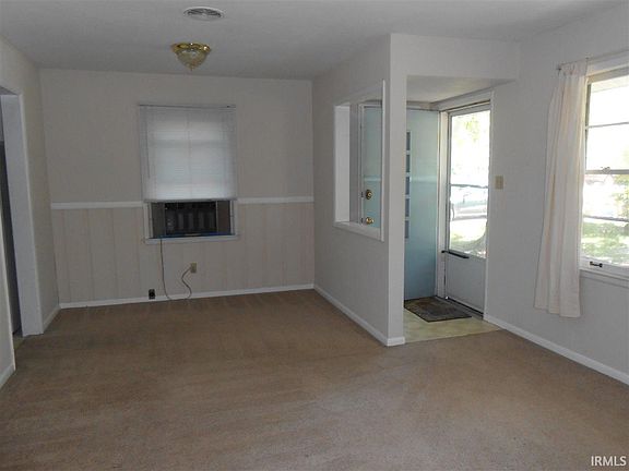 4th image of 108 S Bryan Ave