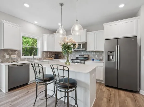 521 Waterford Pl, Waconia, MN 55387