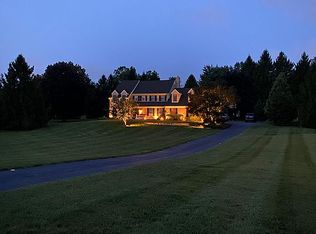 8 Spring Meadow Dr, Malvern, PA 19355