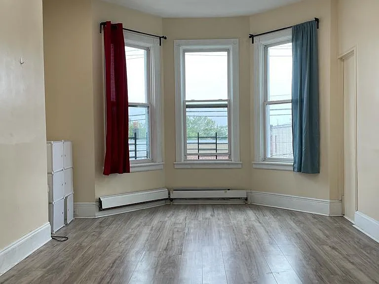 354 Liberty Ave — Photo 3