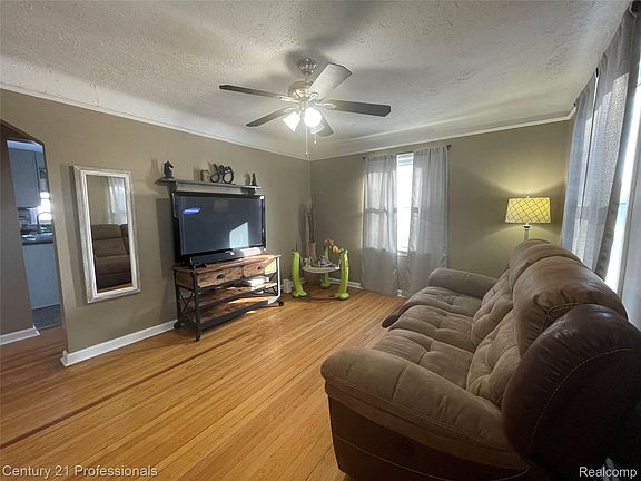 5th image of 4815 Mildred St