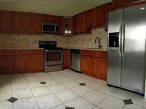 5th image of 7668 NW 88th Ln