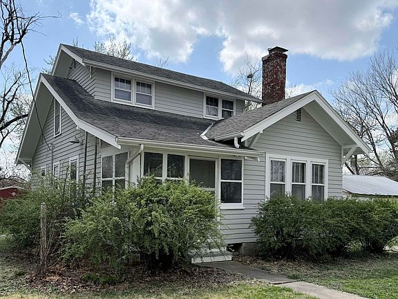 2nd image of 304 E Kirkwood Ave