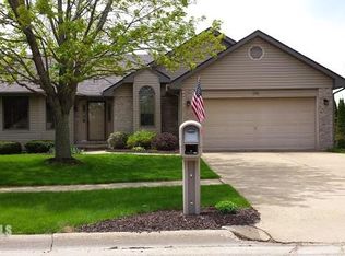 592 Country Ct, Freeport, IL 61032