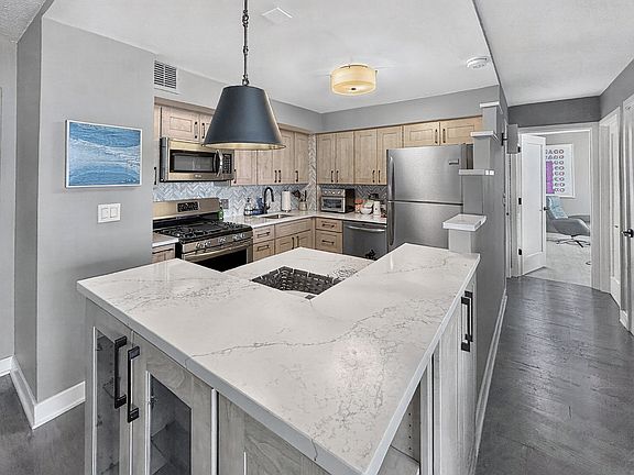 3rd image of 2144 N Lincoln Park W APT 25B