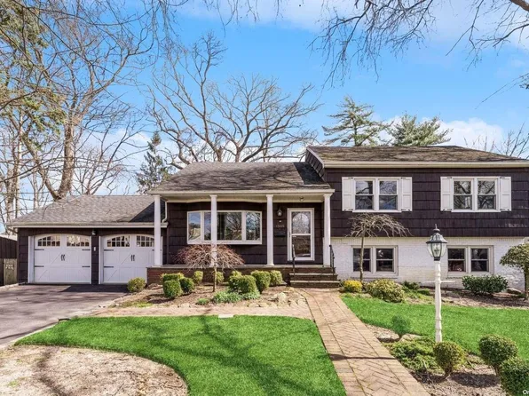 1389 Regina Place, Wantagh, NY 11793