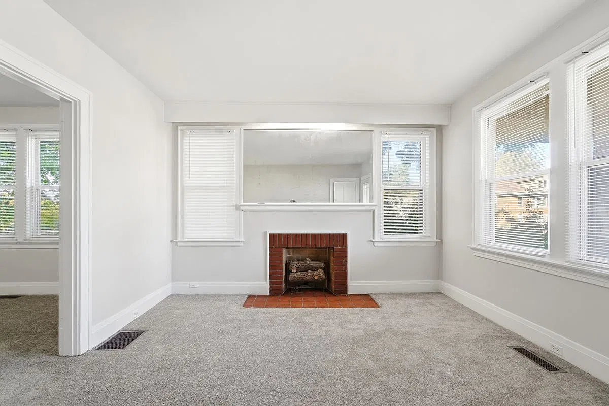 2 bed, 1.0 bath, 1759 sqft, $1,050 — Photo 2