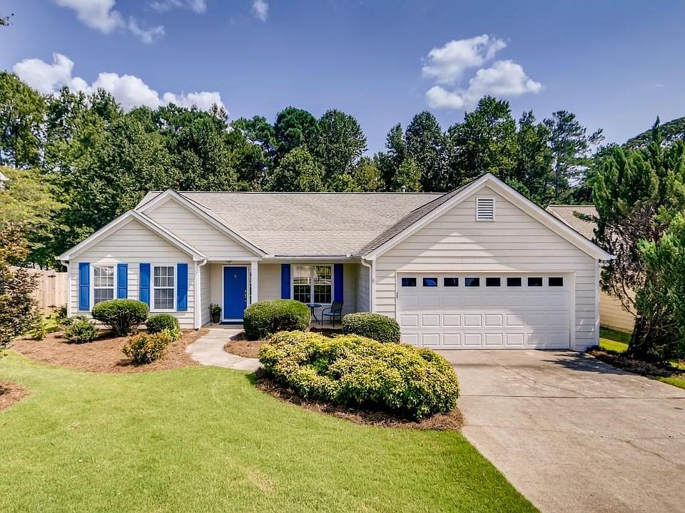 1st image of 338 Silverthorn Dr NW