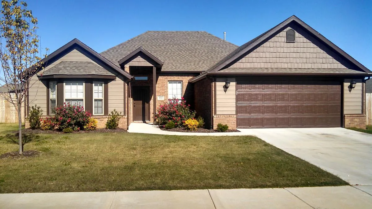 4 bed, 1819 sqft, $1,800 — Photo 1