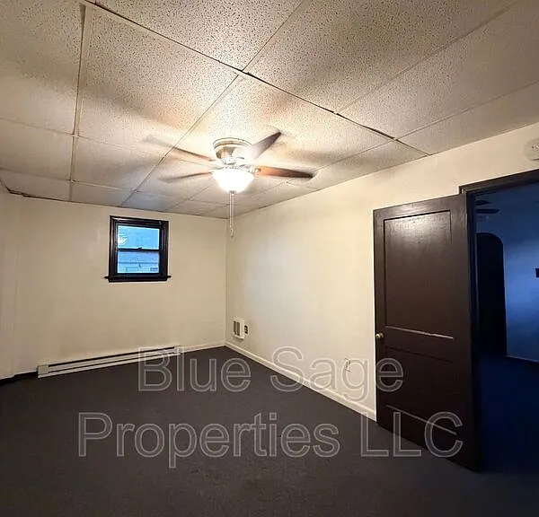 621 W 7th St #C — Photo 13