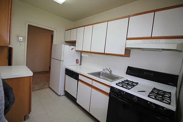 Sold by Universal Realty Group | media 19