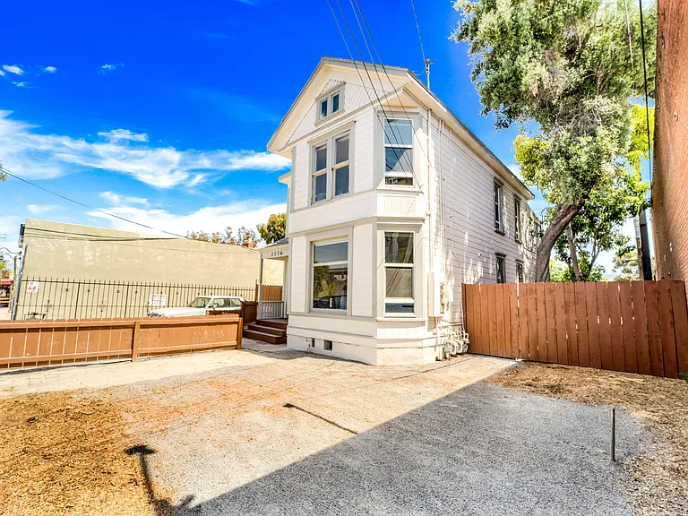 2174 Logan Ave #B — Photo 28