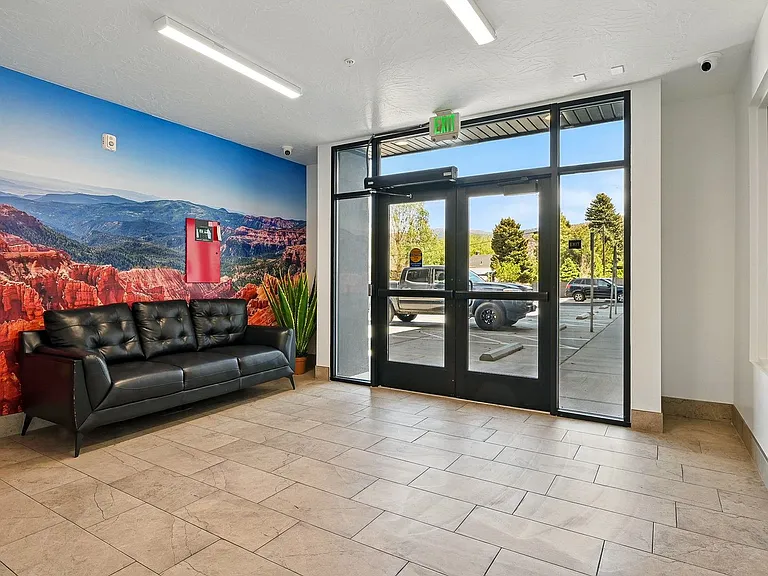 118 N 400 W — Photo 5