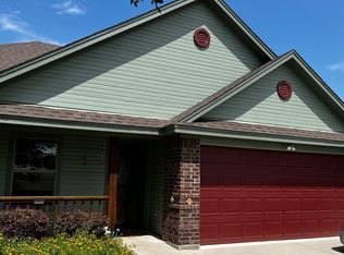 1221 Eagle Lake Dr, Azle, TX 76020