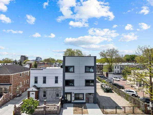 234 Norwood Ave #3A, Brooklyn, NY 11208