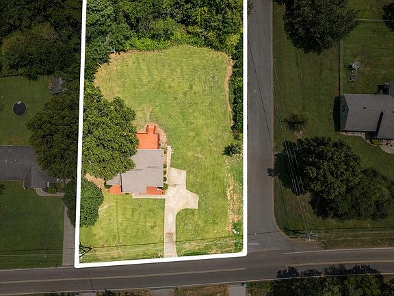 2nd image of 135 Manning Mill Rd