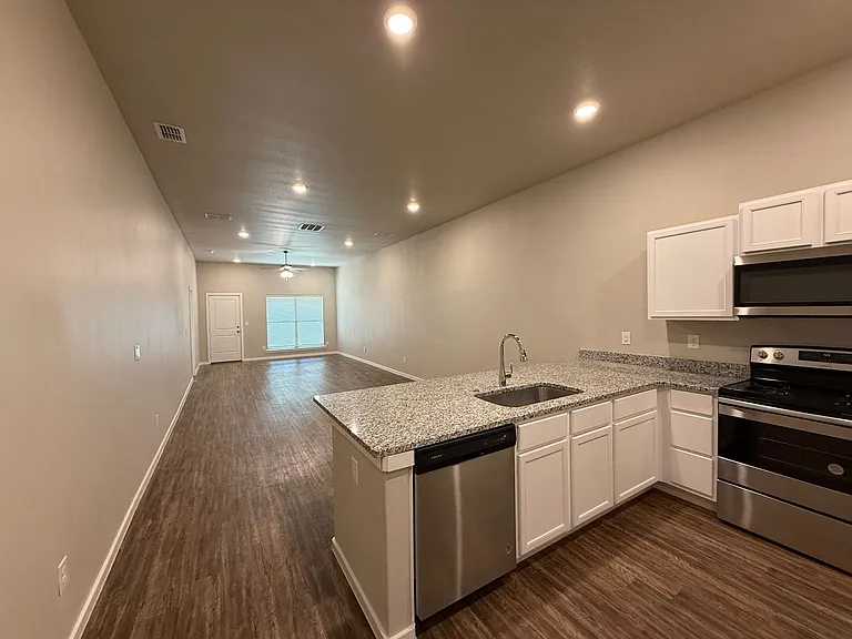 2110 Kokomo Ave — Photo 2