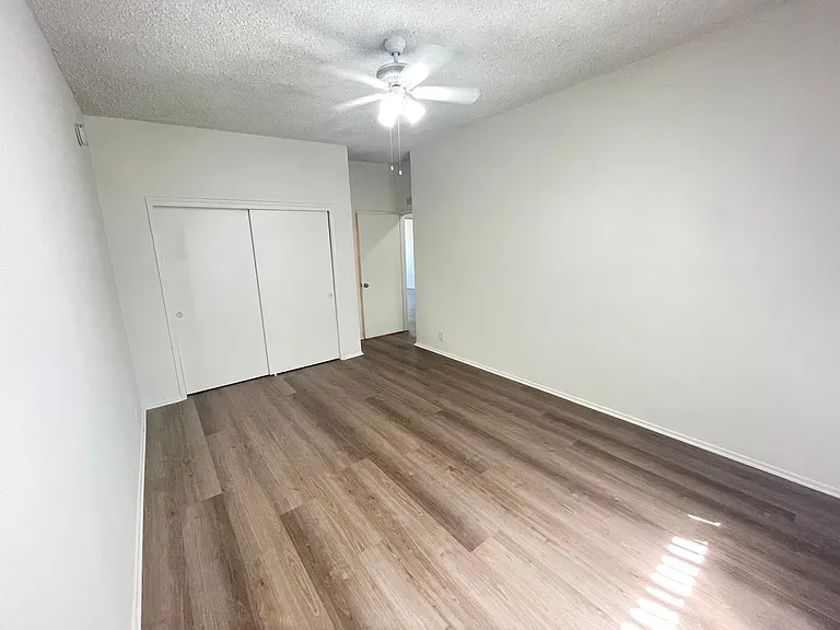 14341 Chandler Blvd — Photo 13